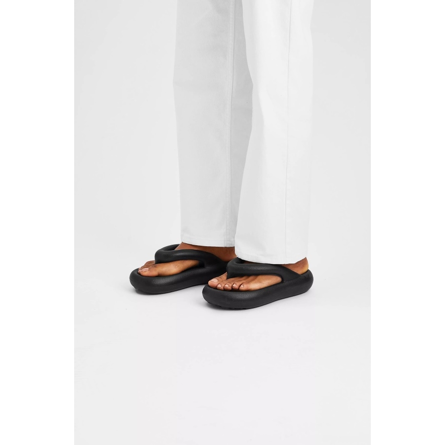 Axel Arigato Delta Sandala Off Black