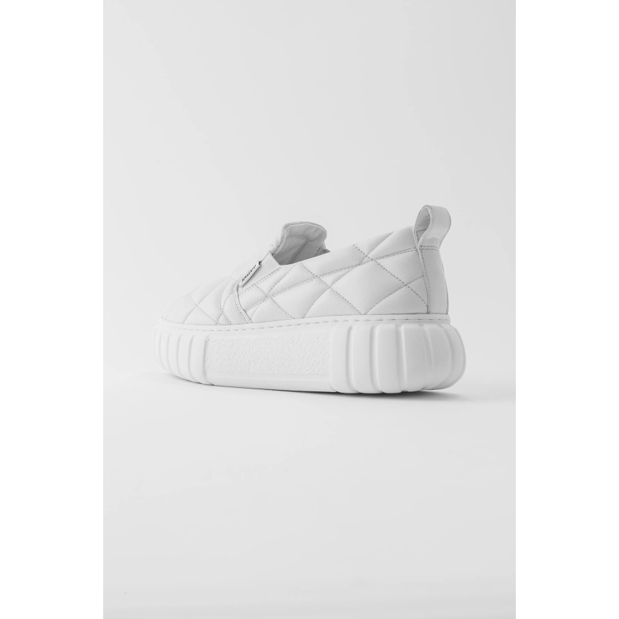 Haze Slip On White Axel Arigato